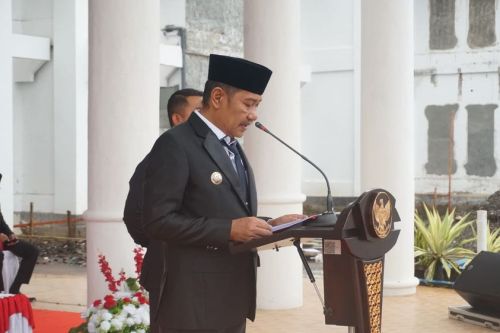 pj-bupati-morowali-a-rachmansyah-ismail-pimpin-upacara-peringatan-hari-lahir-pancasila-2024-sekaligus-serahkan-sk-pppk