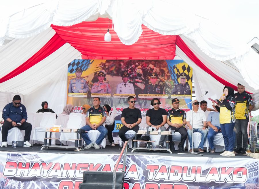 wabup-morowali-iriane-ilyas-tutup-kejuaraan-balap-motor-piala-kapolda-sulteng-seri-3-tahun-2025