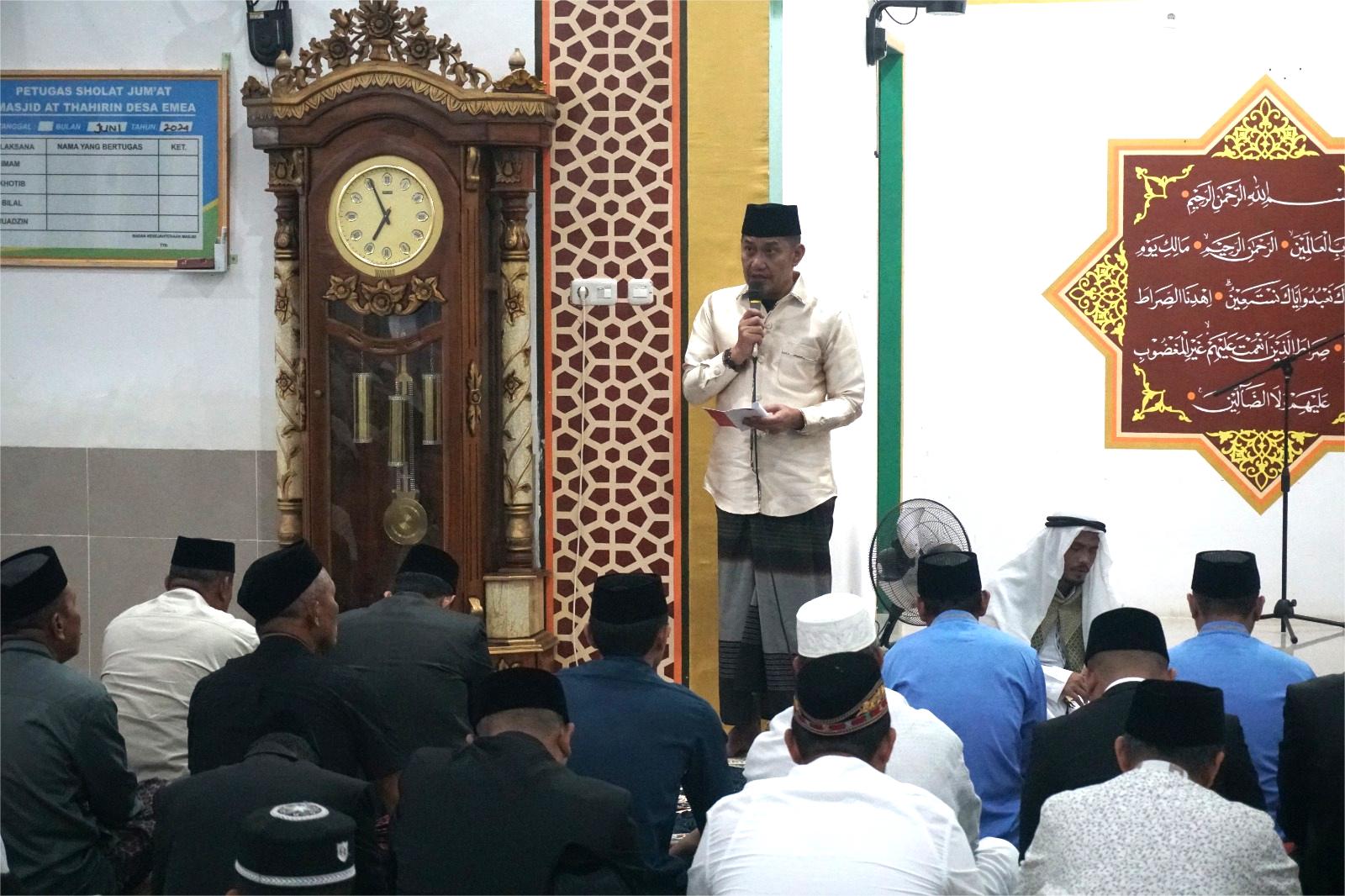 rachmansyah-ismail-rayakan-idul-adha-1445-h-bersama-warga-di-masjid-jami-at-thahirin-witaponda