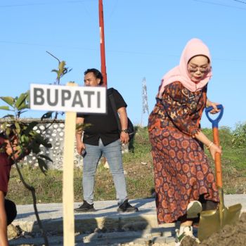 Wabup Morowali Iriane Iliyas Pimpin Penanaman Pohon di Polres Morowali