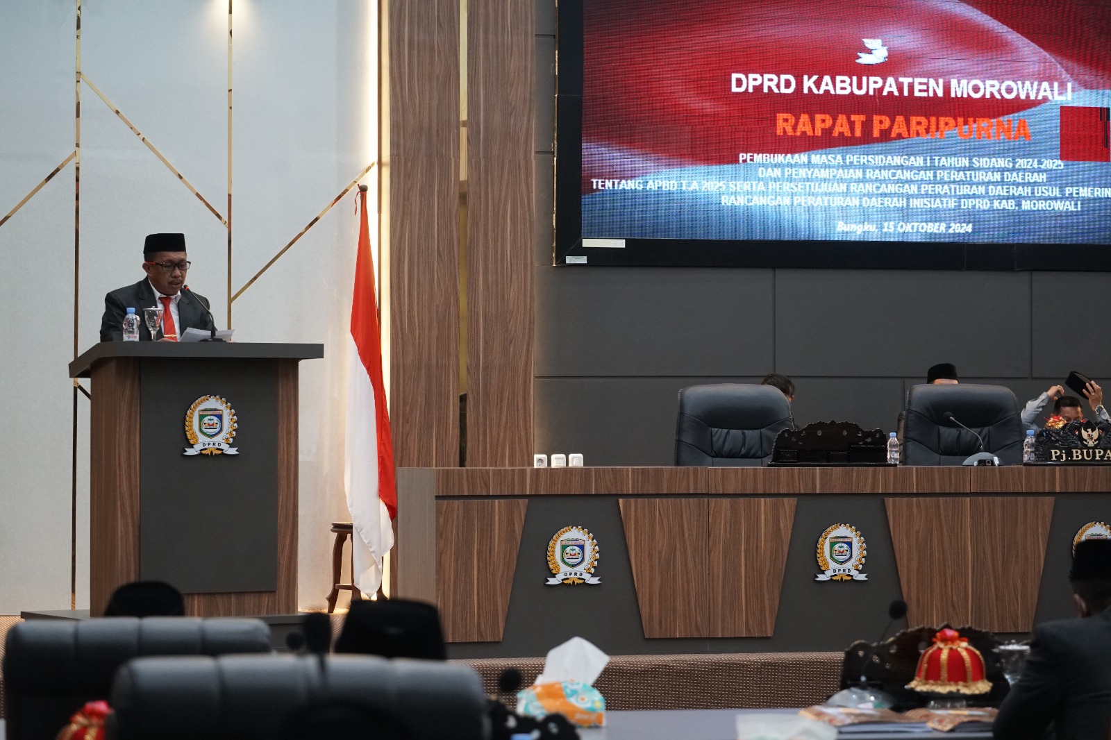 Hadiri Paripurna DPRD, Pj Bupati Yusman Mahbub Sampaikan Pendapat Akhir Terhadap Persetujuan 12 Buah Ranperda