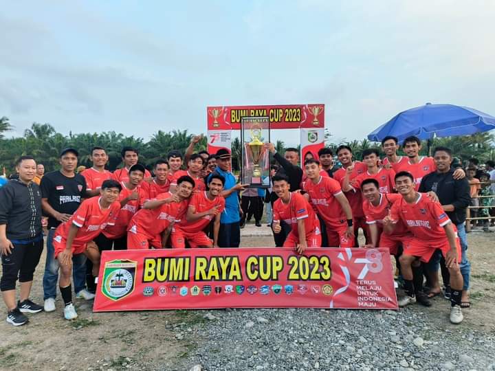 Wakili Bupati Morowali, Staf Ahli Bidang Kesra Tutup Bumi Raya Cup 2023, Berikut Perolehan Juara