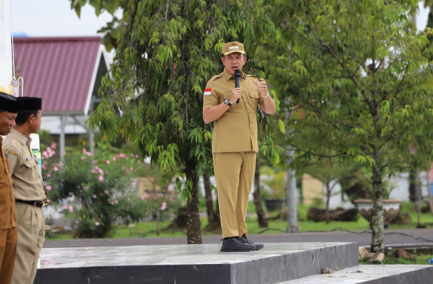 Bupati Morowali, Iksan Baharudin Tekankan Sinergi dan Evaluasi Kinerja dalam Apel Pagi