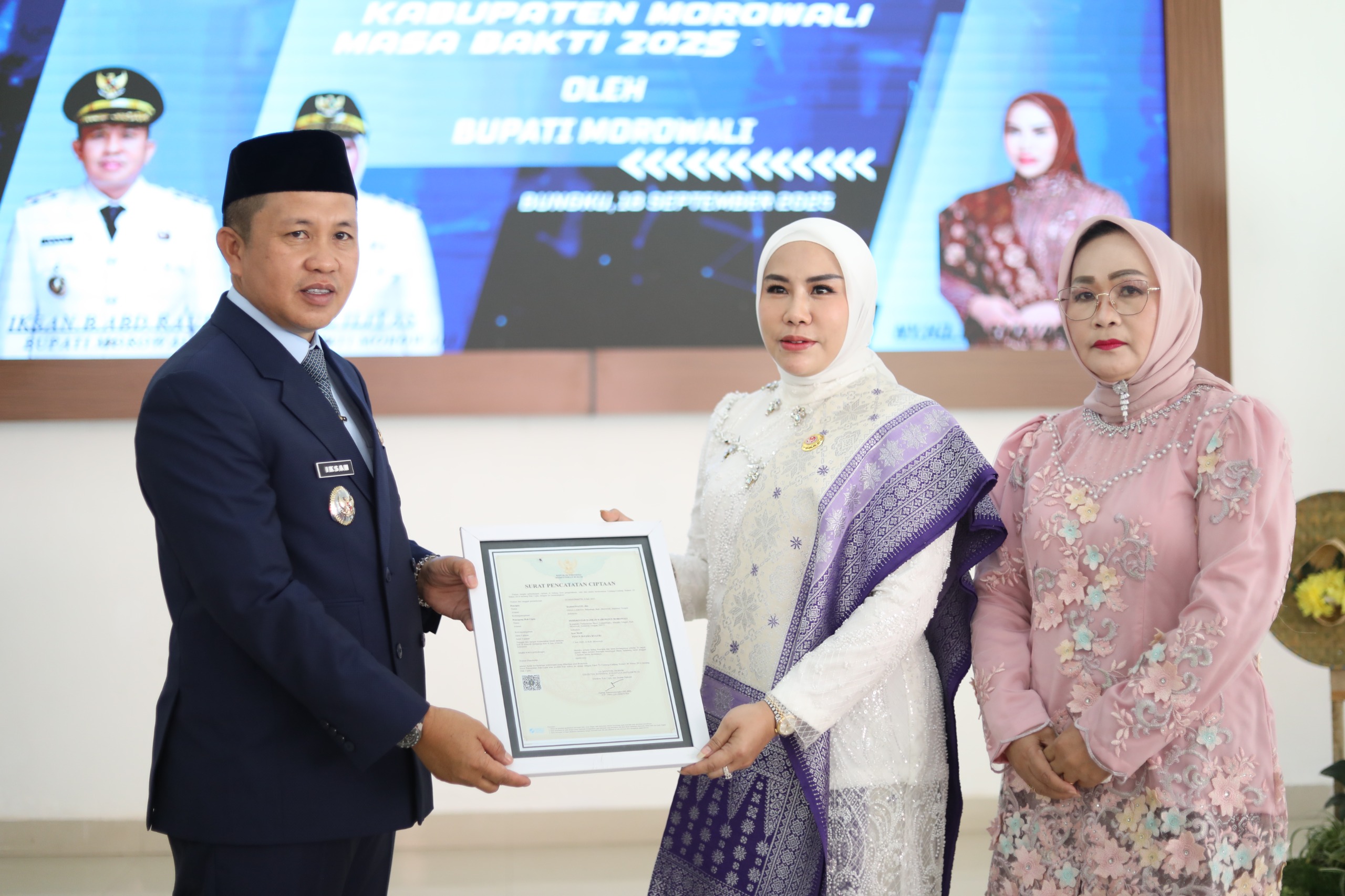 Bupati Iksan Kukuhkan Pengurus Dekranasda Morowali Masa Bakti 2025-2030