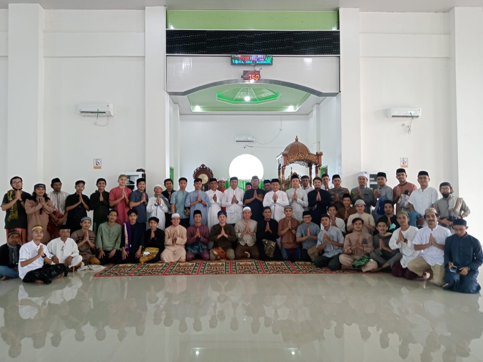 wakil-bupati-morowali-drh-najamudin-jadi-khatib-sholat-idul-fitri-1443-h-di-masjid-akbar-nurul-taqwa-bahodopi