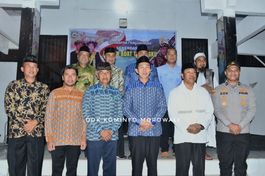 bupati-dan-wakil-bupati-morowali-hadiri-tasyakuran-pemfungsian-sekretariat-dewan-adat-tobungku