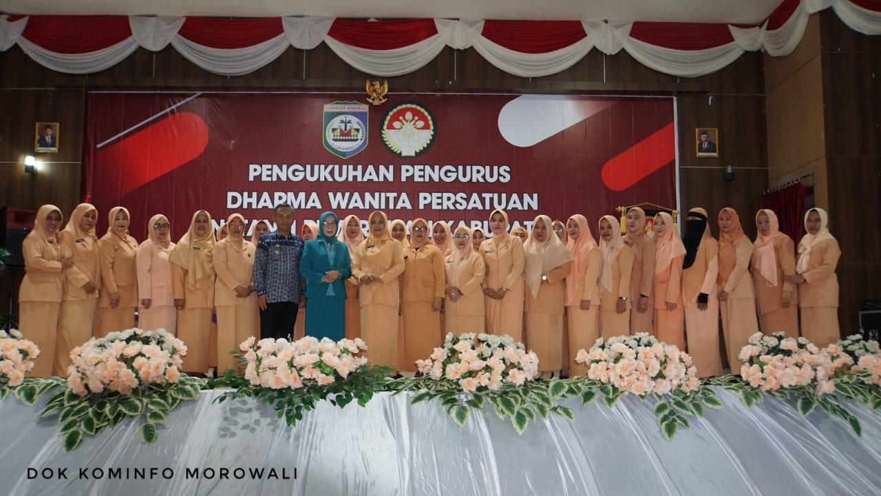 wakili-bupati-kaban-kesbangpol-hadiri-pengukuhan-dharma-wanita-unit-opd-dan-kecamatan-se-kabupaten-morowali