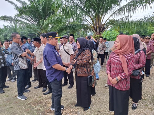 bupati-iksan-tegaskan-penerima-bantuan-harus-jujur-warga-gonta-ganti-ktp-tak-ditoleransi