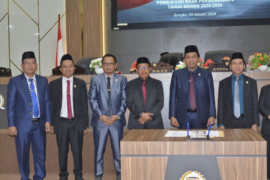 wakili-pj-bupati-sekda-morowali-hadiri-rapat-paripurna-pembukaan-masa-persidangan-ii-dprd-morowali-tahun-sidang-2023-2024