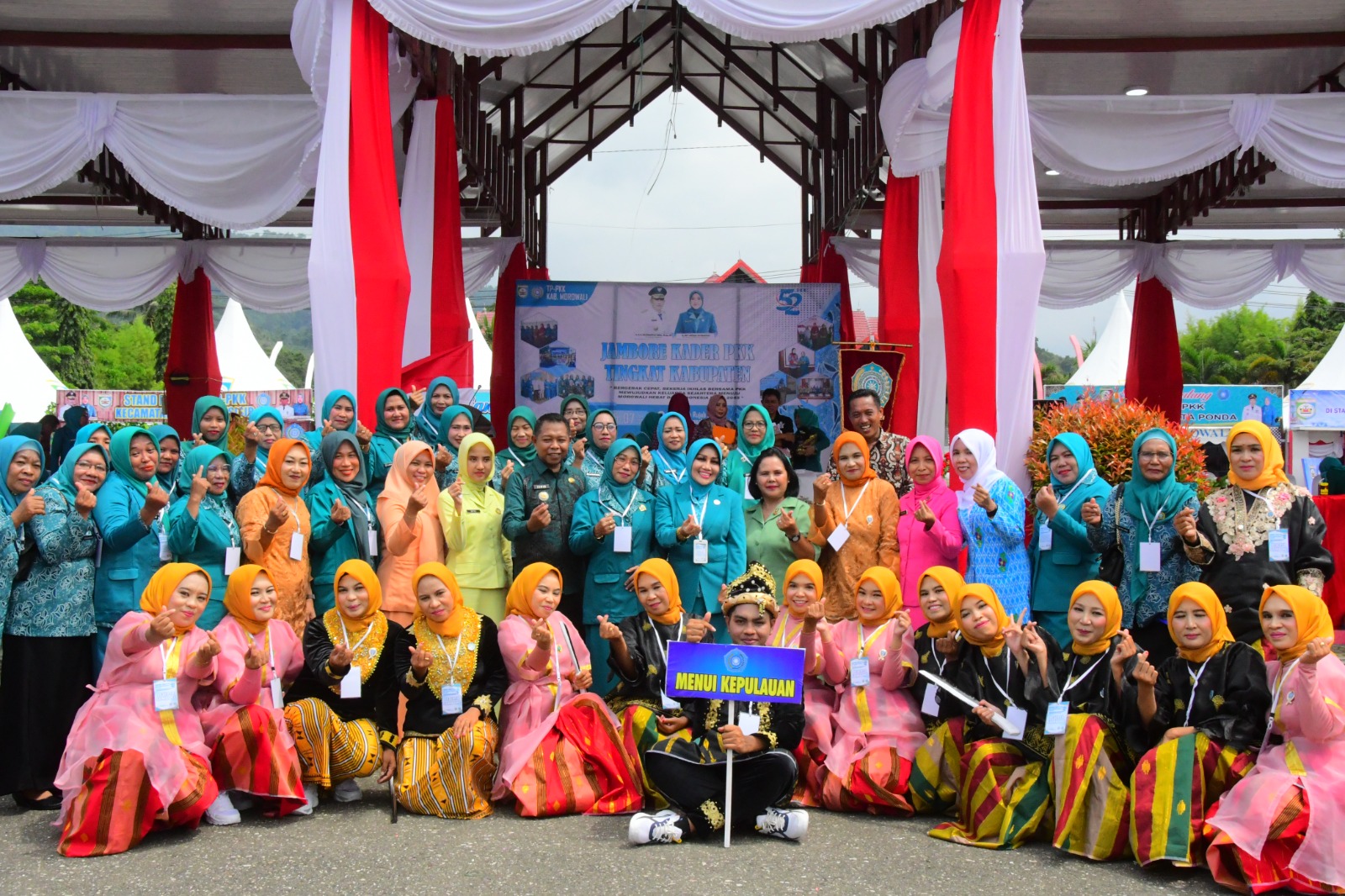 parade-budaya-nusantara-meriahkan-jambore-pkk-tingkat-kabupaten-morowali