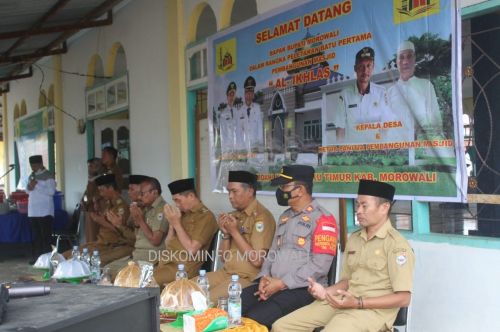 bupati-taslim-meletakan-batu-pertama-pembangunan-masjid-al-ikhlas-desa-bahomoahi