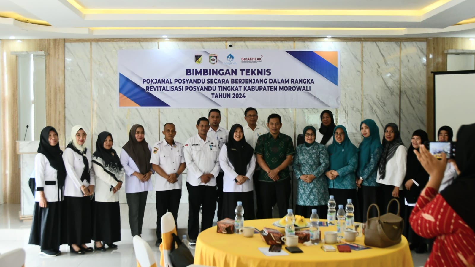 Wakili PLH Bupati Morowali, Staf Ahli Bid. Kesra dan SDM Buka Secara Resmi Pelaksanaan Bimbingan Teknis Pokjanal Posyandu Tingkat Kabupaten Morowali tahun 2024