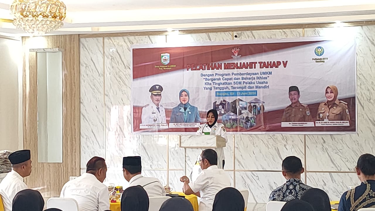 Tingkatkan Pemberdayaan SDM Pelaku Usaha, Dinas Koperasi dan UMKM Gelar Pelatihan Menjahit Tahap V