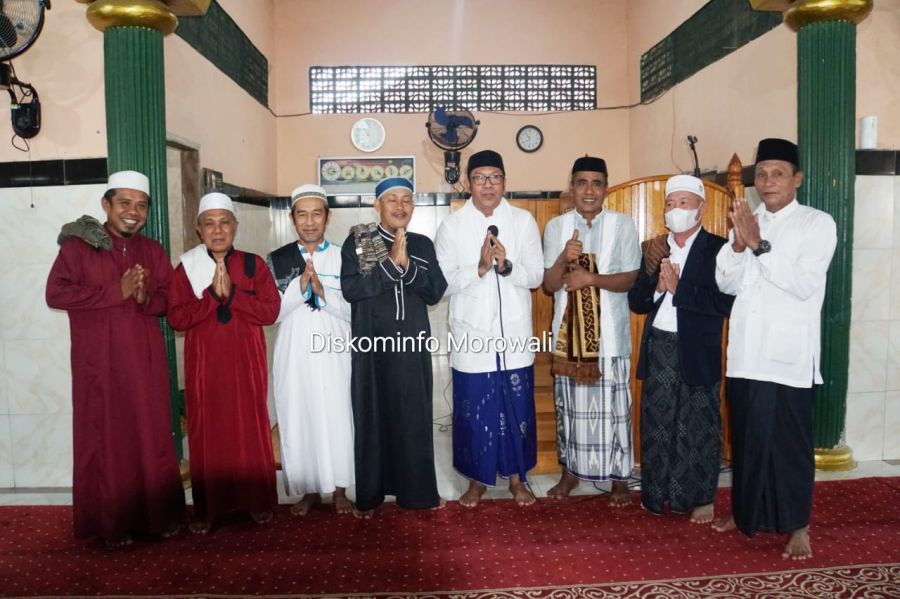 wabup-morowali-najamudin-bertindak-sebagai-imam-dan-khatib-sholat-idul-adha-1443-h-di-mesjid-raya-baiturrahman-solonsa