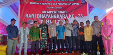 kapolda-sulteng-serahkan-santunan-dan-baksos