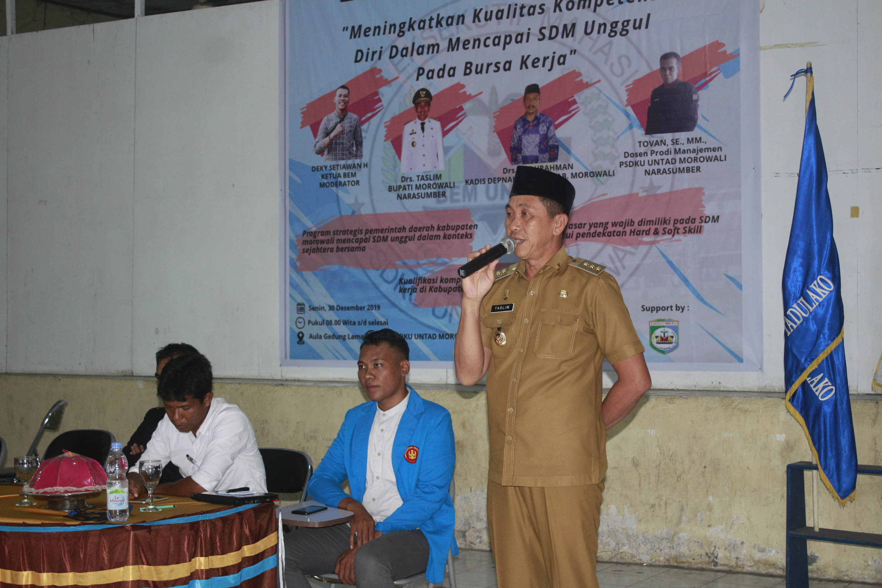 bupati-morowali-buka-seminar-edukasi-bem-psdku-untad-morowali