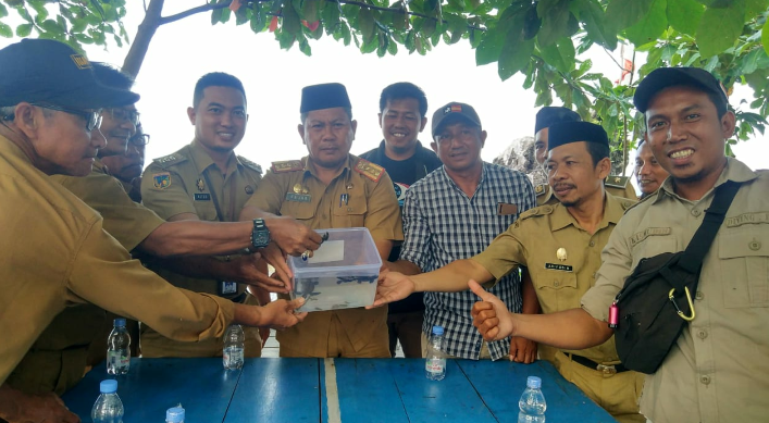 SDC Morowali-Laksanakan Pelepasan dan penangkaran penyu  bersama kader konservsi Di Pantai Bahomohoni