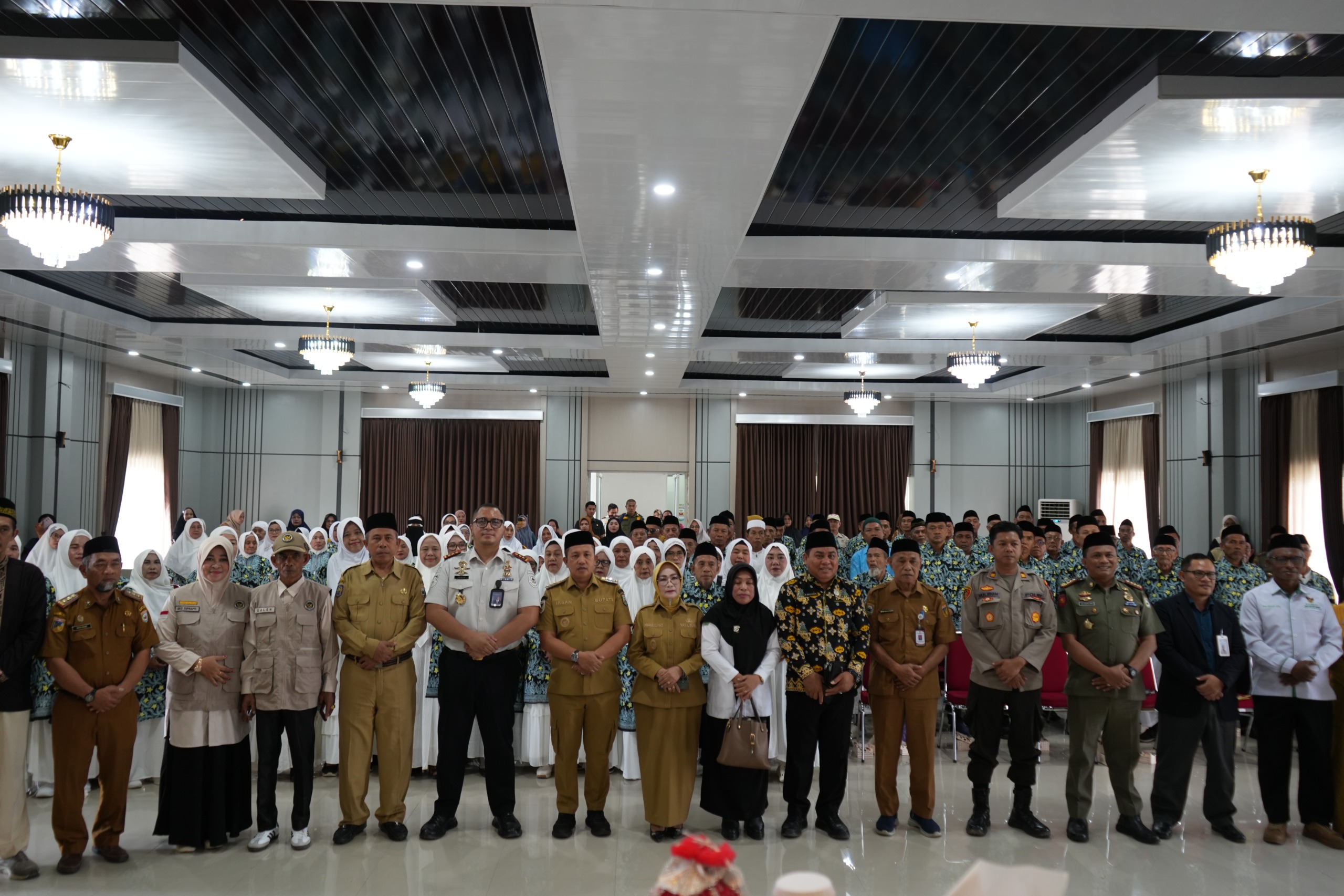 Bupati Iksan Baharudin Abd Rauf Lepas 104 Calon Jamaah Haji Morowali Tahun 2026