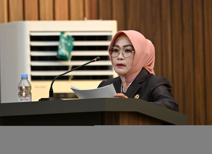 Wabup Iriane Iliyas Sampaikan Tanggapan Pemda atas 14 Ranperda Inisiatif DPRD dalam Rapat Paripurna