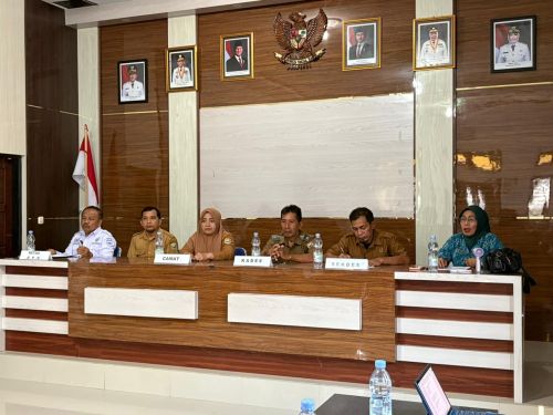 Camat Bungku Tengah, Rahmawati Lewa Bina Persiapan Lomba Desa dan Kelurahan