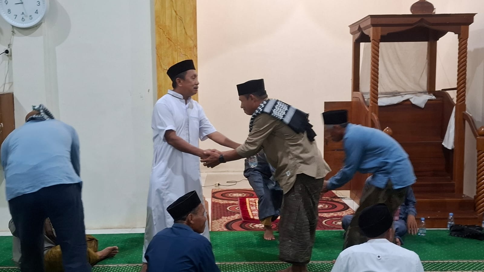 Safari Ramadhan Di Bungku Tengah, Sekda Morowali Tarwih Dimasjid Nurul Falah Desa Sakita