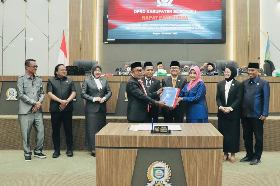 Rapat Paripurna DPRD Morowali, Sekda Yusman Mahhbub Wakili Bupati Terima Laporan Reses