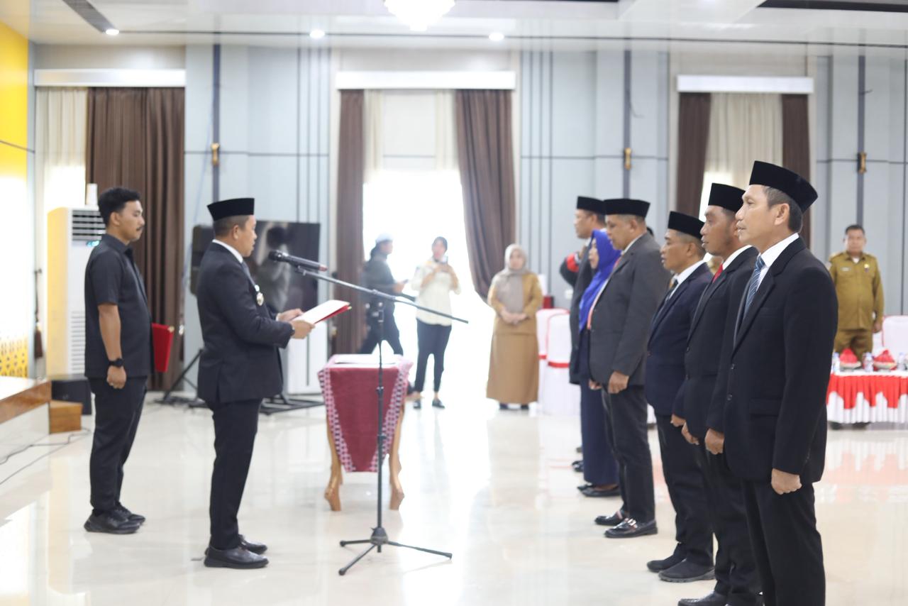 Bupati Morowali Iksan Resmi Lantik dan Ambil Sumpah 6 Pejabat Tinggi Pratama