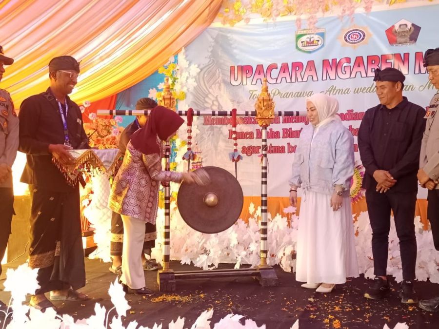 Ngaben Massal di Desa Bumi Harapan Berjalan Khidmat, Wabup Morowali Iriane Iliyas Buka Secara Resmi