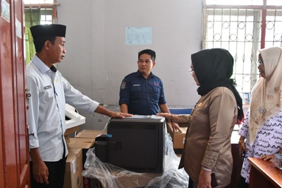 Wabup Iriane Iliyas Sambangi Disdukcapil, Tinjau Tiga Mesin Cetak e-KTP Pengadaan Tahun Anggaran 2025