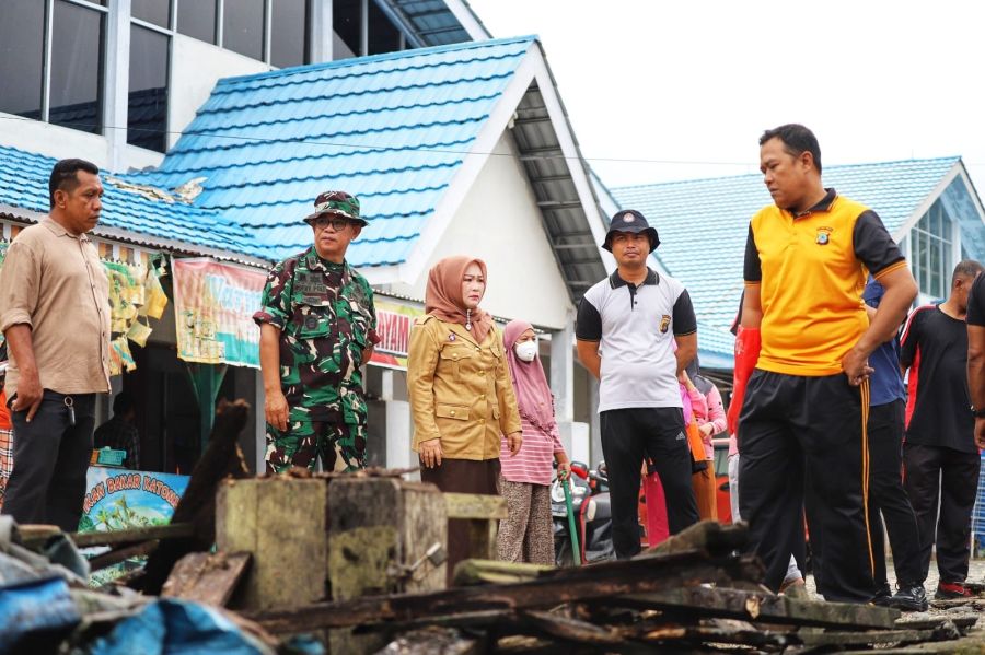 Karya Bakti Pembersihan Pasar Sentral Bungku, Wabup Iriane Iliyas Dorong Gerakan Jumat Bersih Rutin
