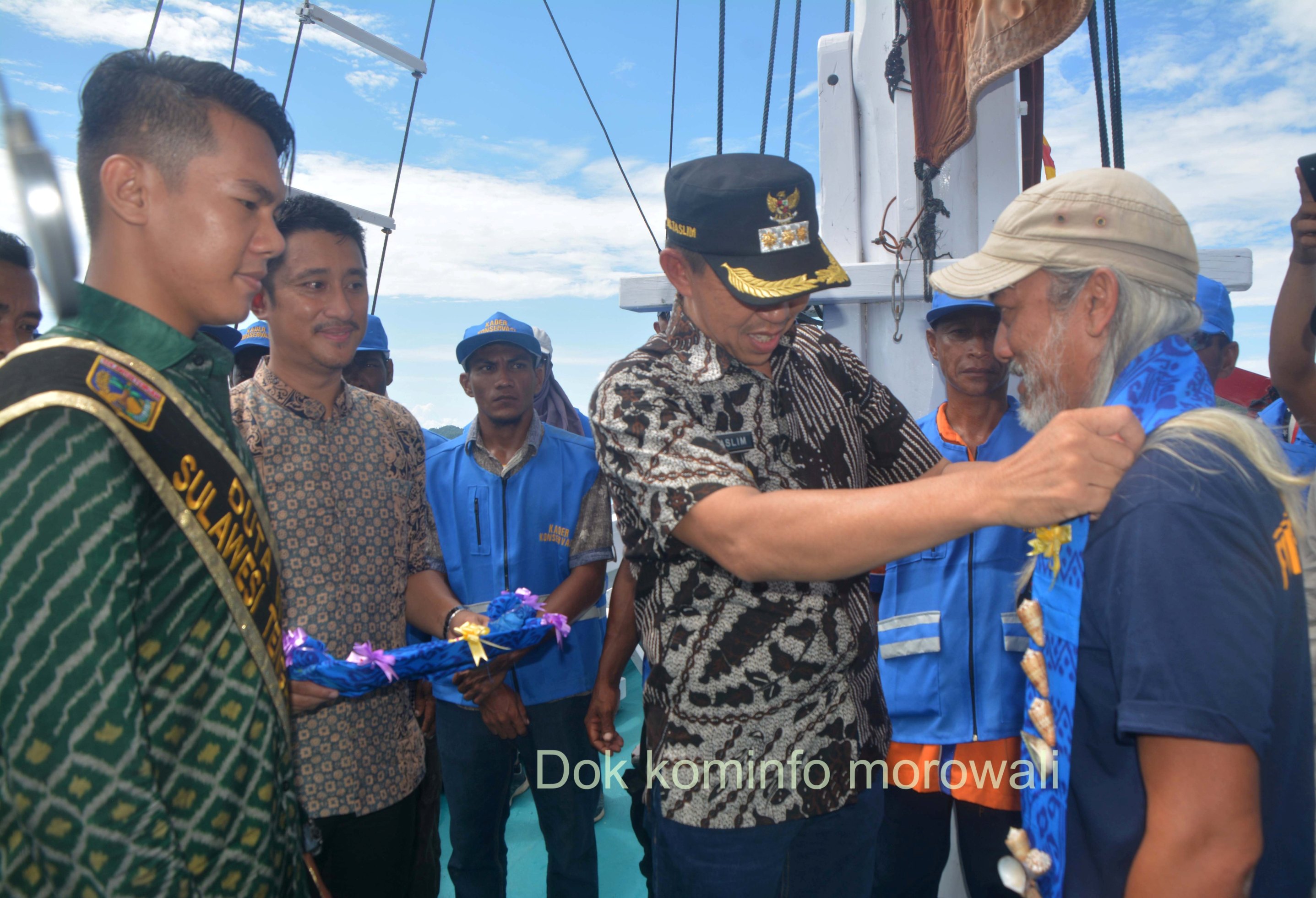 BUPATI MOROWALI MENYAMBUT KEDATANGAN KLM. PINISI BAKTI NUSA DI KAWASAN KEPULAUAN SAMBORI