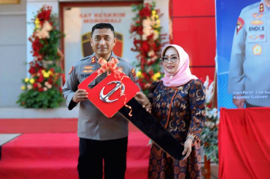 Dukung Pelayanan Publik, Pemkab Morowali Berikan 1 Unit Bus ke Polres