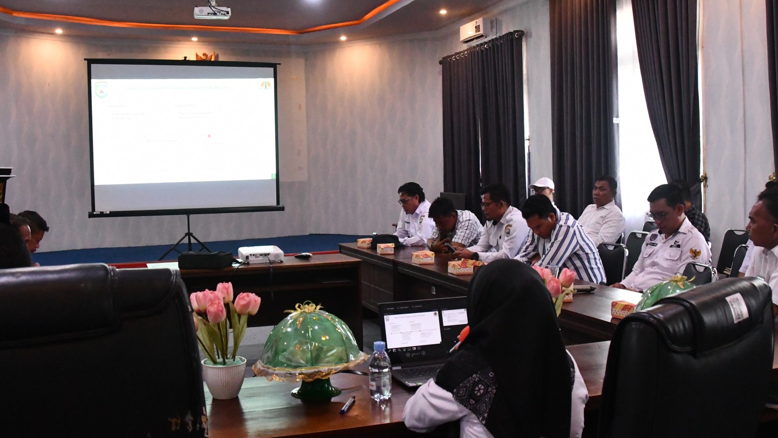 Bahas Soal Pengelolaan Sampah di Bahodopi, DLH Morowali Gelar Pertemuan dengan Camat dan Kades serta Bumdes