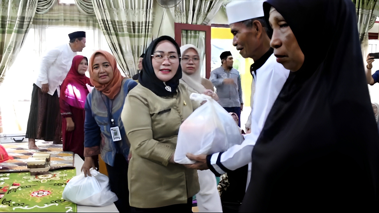 Hadiri Festival Ramadhan di Kantor Kemenag Morowali, Wabup Iriane Iliyas Ikut Serahkan Bingkisan Kepada Kaum Dhuafa
