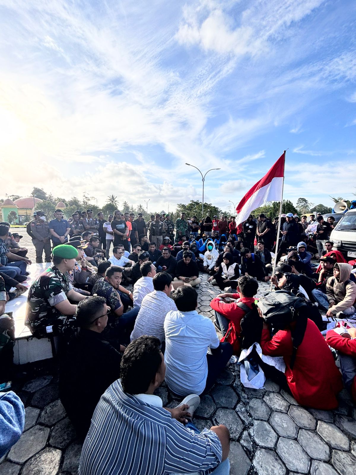 Pemkab dan DPRD Morowali Berhasil Tenangkan Massa Aksi Melalui Dialog dan Komitmen Bersama