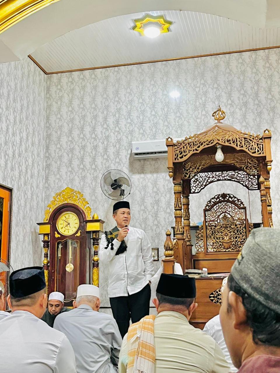 Bupati Morowali Iksan, Salat Tarawih di Masjid An-Nur Bahomotefe, Ajak Warga Jaga Persatuan