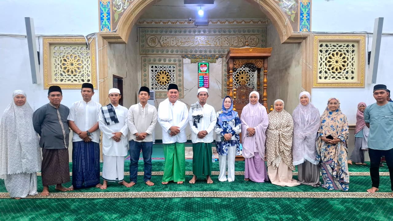 Safari Ramadan di Bungku Barat, Wabup Iriane Iliyas Salat Tarawih di Masjid Nurul Iman Wosu