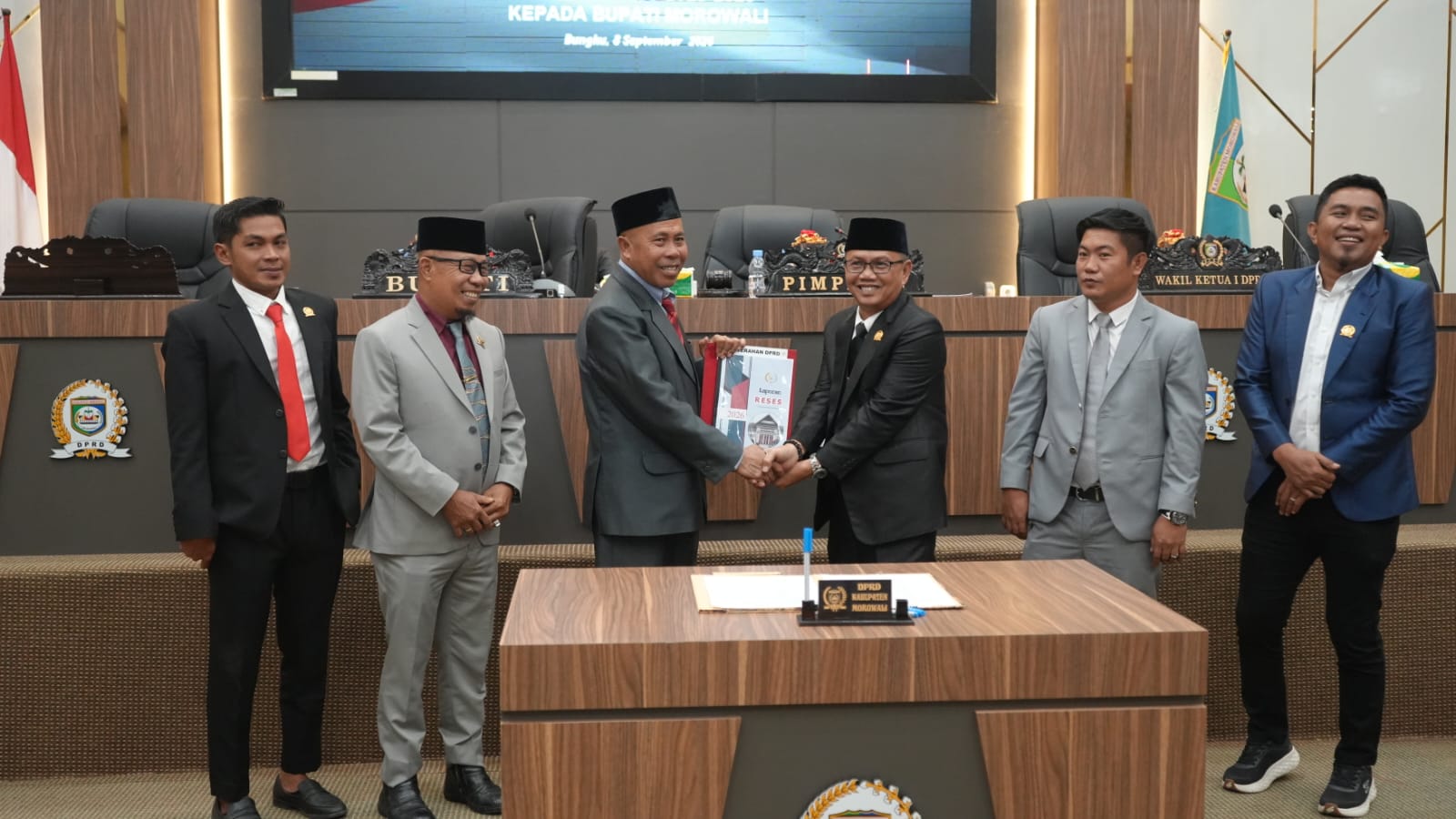 Rapat Paripurna DPRD, Pemkab Morowali Sampaikan Nota Keuangan Ranperda Perubahan APBD 2026